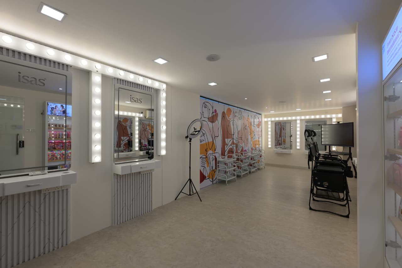 MAKEUP LAB
